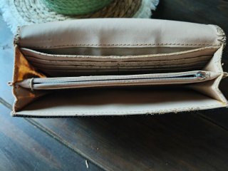 Cartera GUESS original de charol con monograma 10€