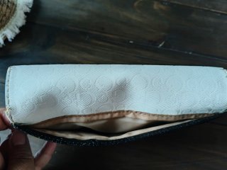 Cartera GUESS original de charol con monograma 10€