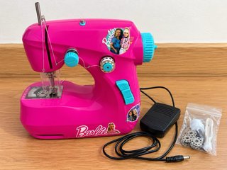 Máquina de Coser Barbie Fashion Sew and Style