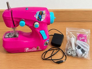 Máquina de Coser Barbie Fashion Sew and Style