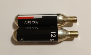2 Bombonas/Cartuchos CO2 Eltin de 12 gr.