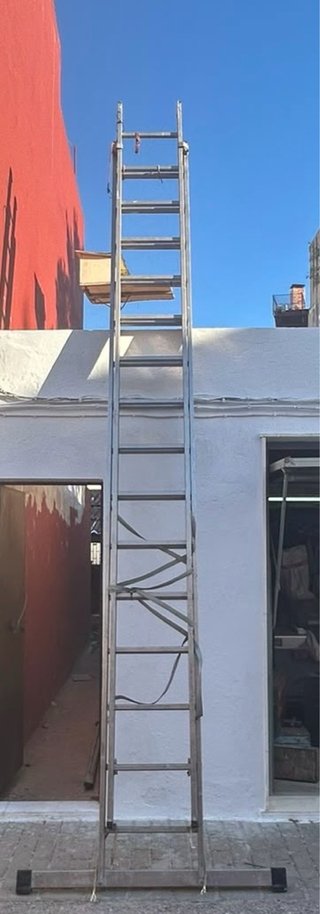 Escalera de dos tramos grande
