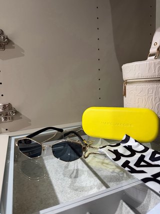 Gafas de sol Marc Jacobs negras y doradas