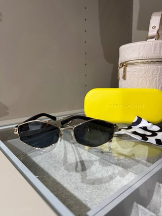 Gafas de sol Marc Jacobs negras y doradas
