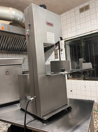 Sierra de cinta Mainca para carne