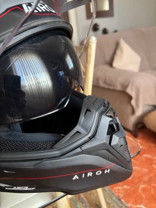 Casco Airoh Commander 2 talla M con desperfectos.