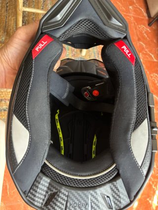 Casco Airoh Commander 2 talla M con desperfectos.