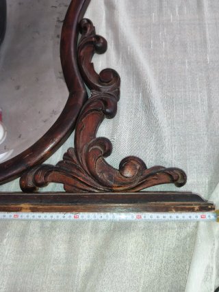 Specchio da tavolo in legno intagliato