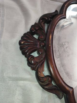 Specchio da tavolo in legno intagliato