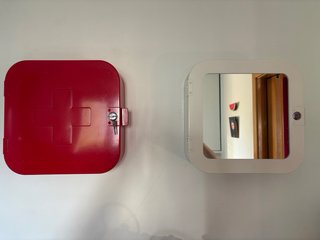 Botiquín metálico de pared rojo o blanco gunern