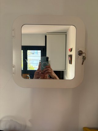 Botiquín metálico de pared rojo o blanco gunern