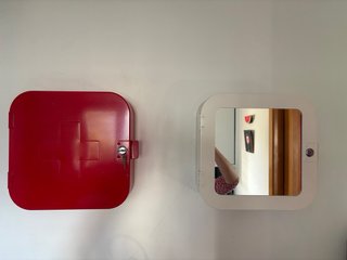 Botiquín metálico de pared rojo o blanco gunern
