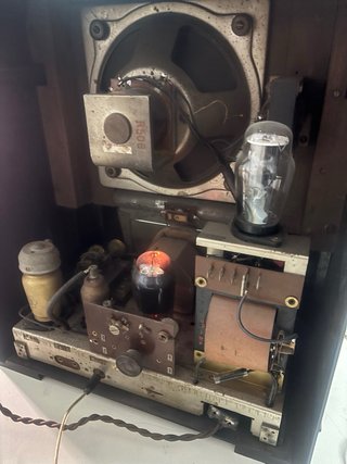 Radio antigua de válvulas REKORD TRIAL