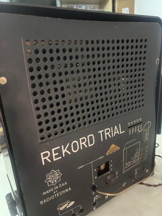 Radio antigua de válvulas REKORD TRIAL