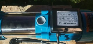 Bomba de agua eléctrica azul