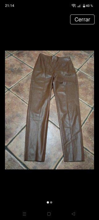 Pantalón Zara efecto piel marrón