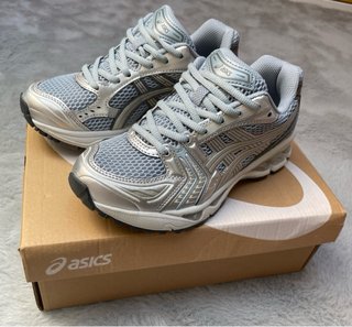 ASICS Gel-Kayano 14 Gris/Plateado