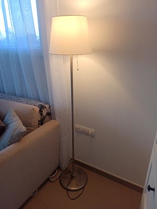 Lámpara Pie IKEA KRYSSMAST Niquelada + Pantalla