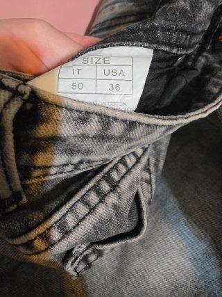 Pantalón vaquero gris roto