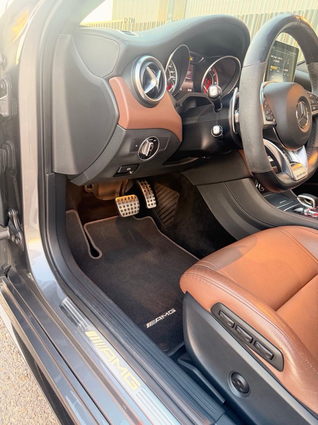 Mercedes-Benz Clase A 45 AMG buckets + techo
