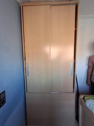 Armario juvenil puertas correderas y baúl interior
