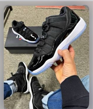 Jordan 11 low  Negro Blanco