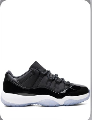 Jordan 11 low  Negro Blanco