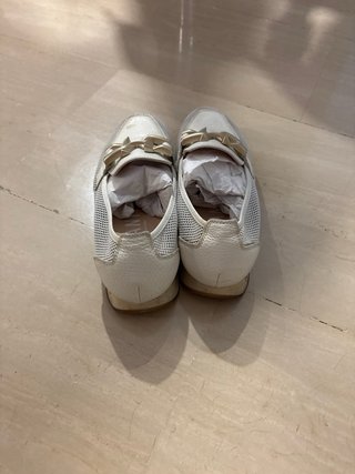 Zapatillas de piel mujer doradas y blancas