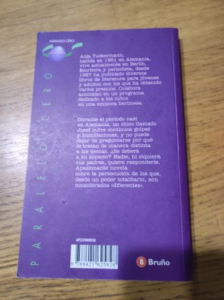 Libro de lectura juvenil en ingles y castellano