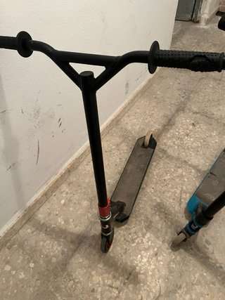 Dos patinetes de niño o adulto