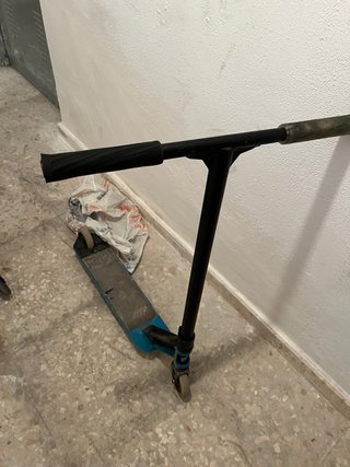 Dos patinetes de niño o adulto