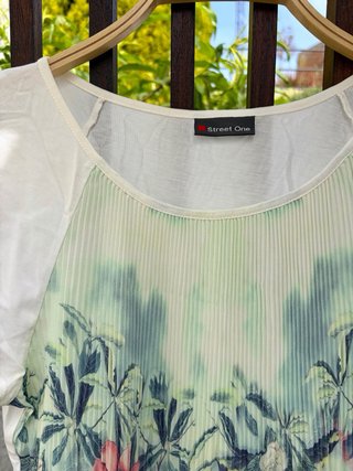 Camiseta floral de viscosa