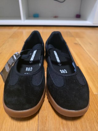 Zapatillas Converse Negras y Marrones