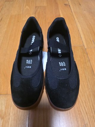 Zapatillas Converse Negras y Marrones