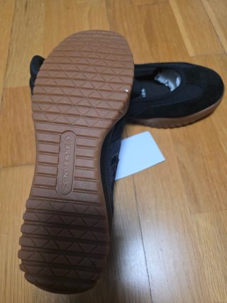 Zapatillas Converse Negras y Marrones