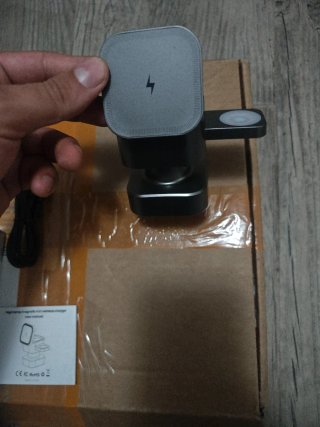 Caricatore wireless MagSafe 4 in 1 con luce