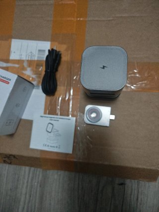 Caricatore wireless MagSafe 4 in 1 con luce