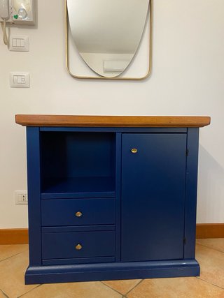 Mobile restaurato blu e legno