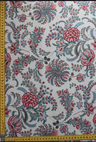Tela de algodón con estampado floral