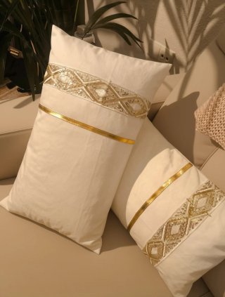Fundas de cojines decorativos blancos con detalles