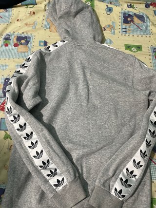 Sudadera Adidas gris con cremallera
