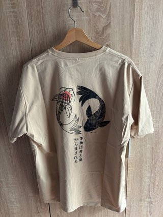 Camiseta oversize beige estampado koi L