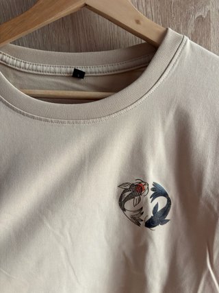 Camiseta oversize beige estampado koi L