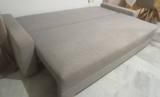 Sofá-cama gris grande con almacenaje