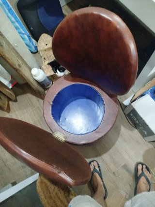 Sillón de piel marrón