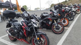 Suzuki GSX-S750 Naked Negra y Roja