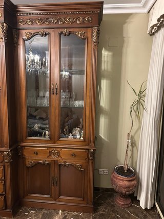 Mueble de comedor madera y cristal