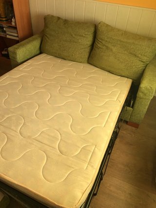Sofá cama verde tela. Desarmado.