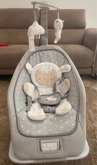Seggiolino a dondolo Ingenuity Cuddle Lamb