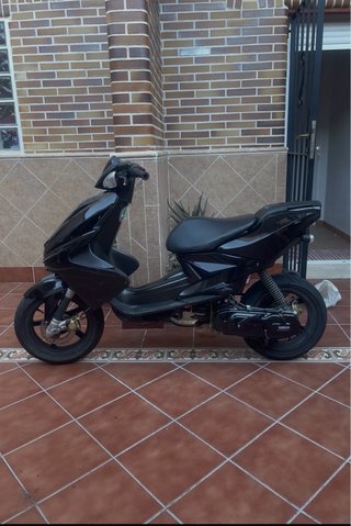 Yamaha Aerox Negra